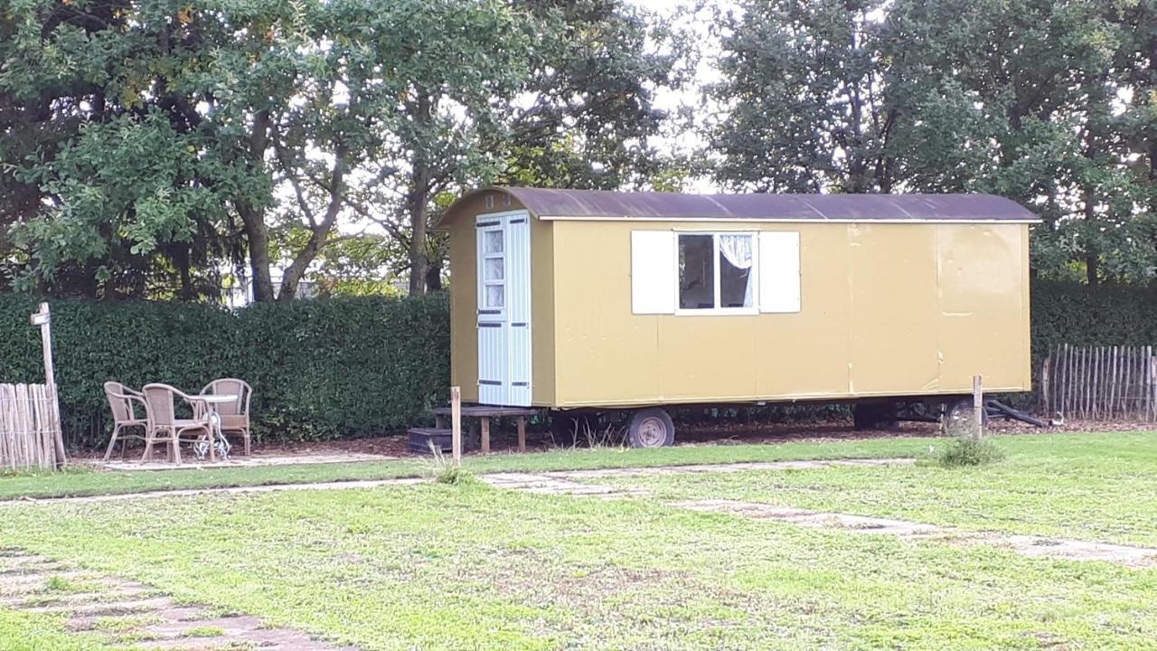 Pipowagen Overnachting Het Houten Huis ซัลต์โบมเมล ภายนอก รูปภาพ