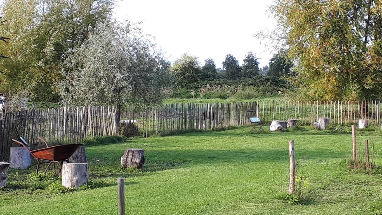 Pipowagen Overnachting Het Houten Huis ซัลต์โบมเมล ภายนอก รูปภาพ